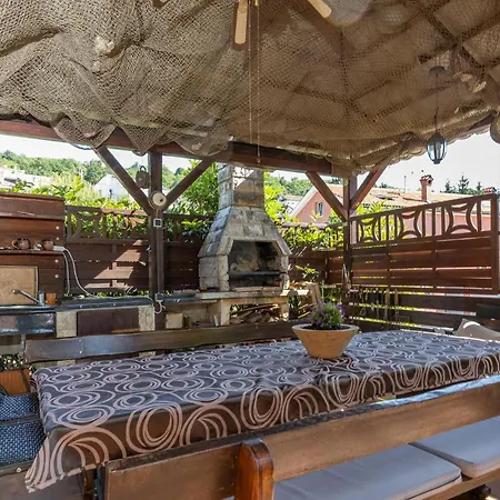 Apartment Stunning In Spincici With Wifi