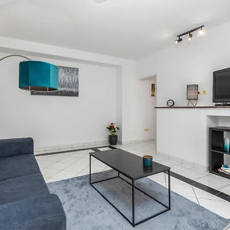 Apartamento Stunning In Spincici With Wifi *