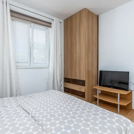 Stunning In Spincici With Wifi Apartment
