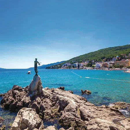 Apartment Stunning In Spincici With Wifi *